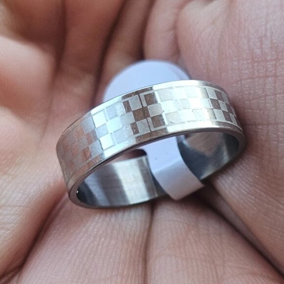 Fashion Ring Checker Staineless Steel Unisex Fashion Jewelry Rings Size NWT - Picture 1 of 12